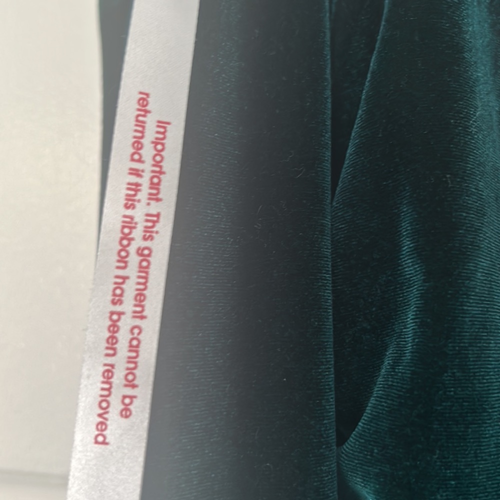 missguided green velvet off the shoulder dress NWT - Picture 8 of 8